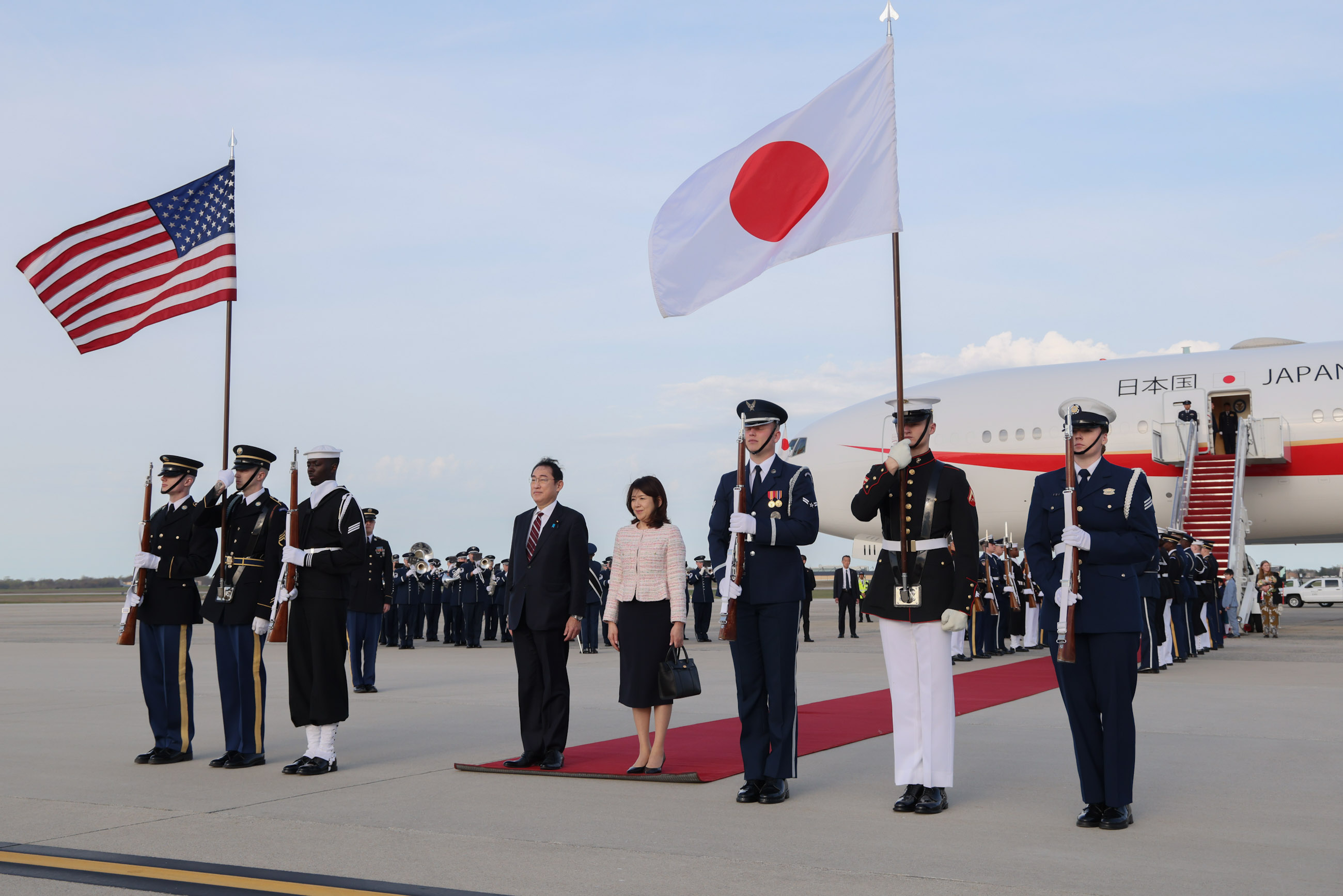 Prime Minister Kishida arriving in the United States (4)