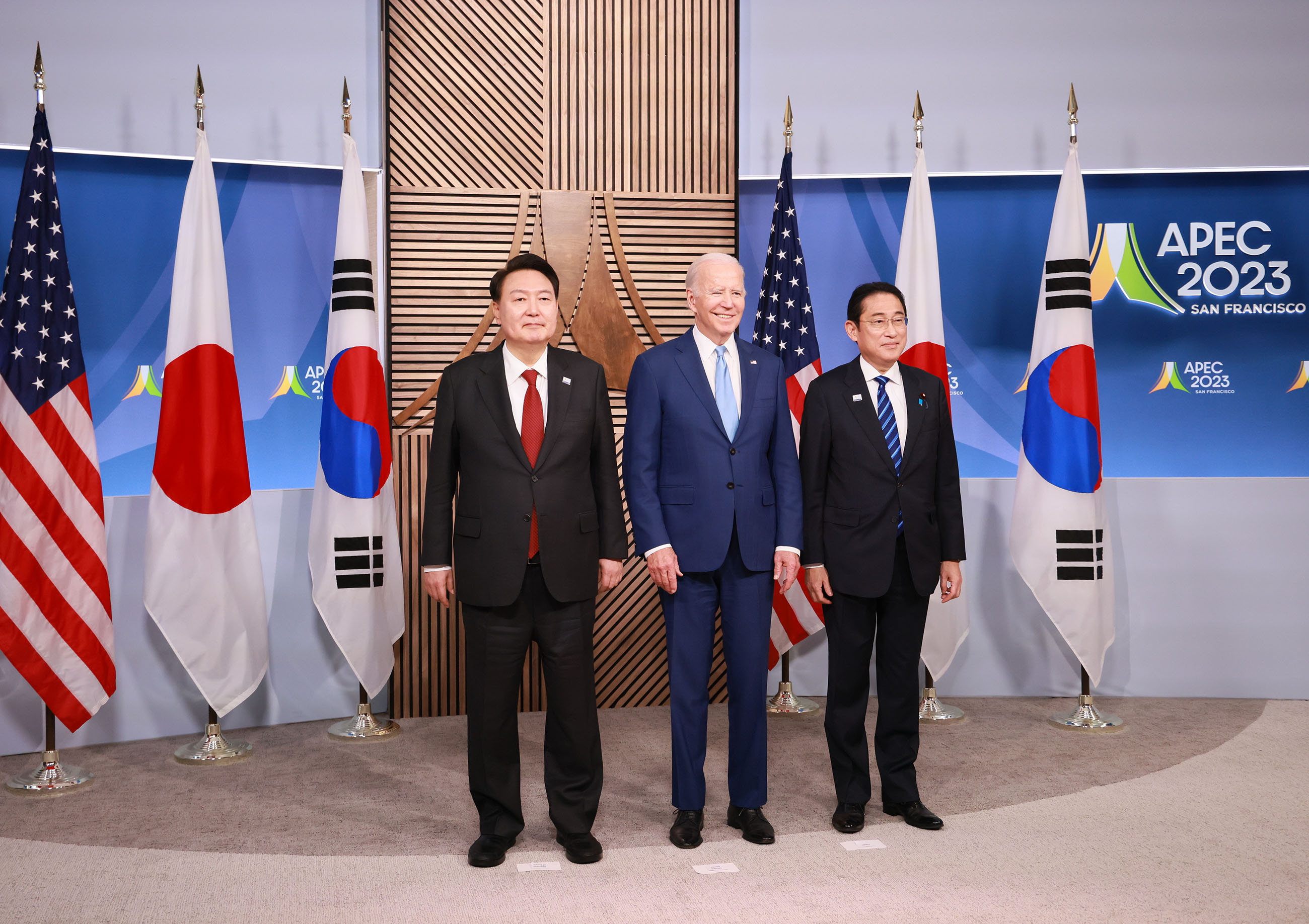 Japan-U.S.-ROK Leaders’ photo (2)