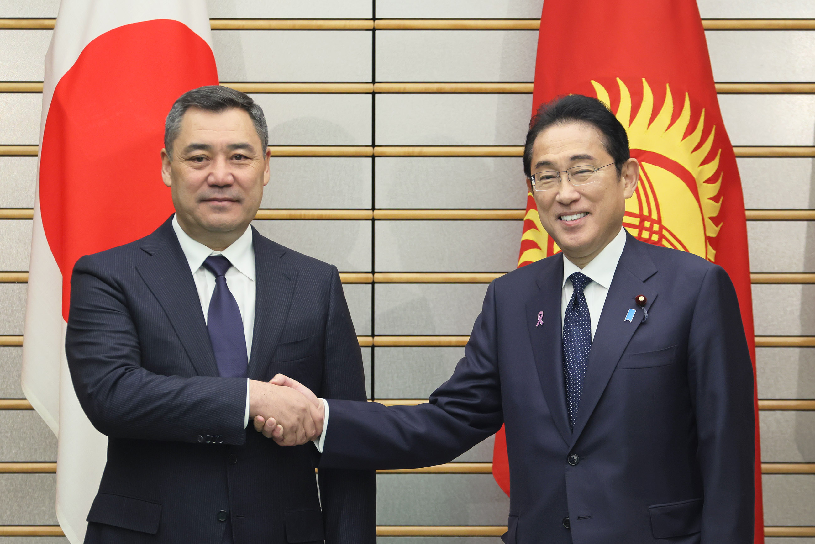Japan-Kyrgyz Summit Meeting (1)